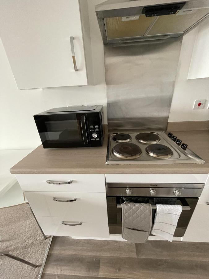 Modern 2-Bed Apartment In The Heart Of Salford Quays Bagian luar foto